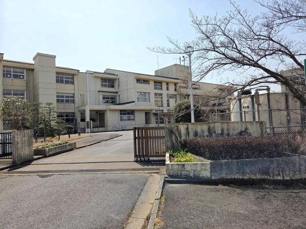 成田市　玉造３（５丁目）　全２棟　Ａ棟の小学校画像