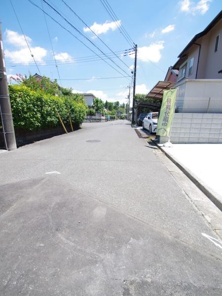 成田市　玉造３（５丁目）　全２棟　Ａ棟の前面道路含む現地写真画像