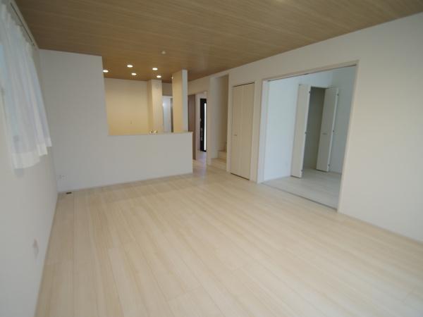 成田市　玉造３（５丁目）　全２棟　Ｂ棟のリビング画像