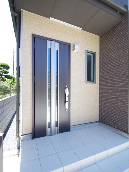 成田市　玉造３（５丁目）　全２棟　Ｂ棟の玄関画像