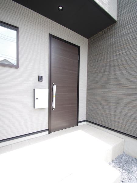 富里市　日吉台２期（全１棟）１号棟の玄関画像