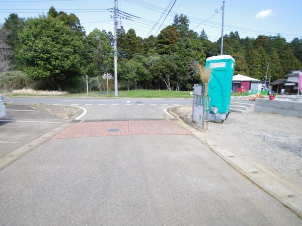 クレイドルガーデン　山武市美杉野　第２・全１棟・１号棟の前面道路含む現地写真画像