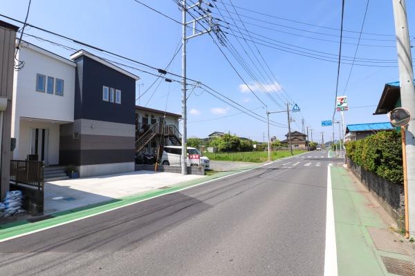 山武市　和田（モデルハウス）の前面道路含む現地写真画像
