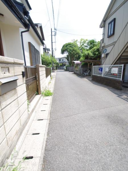 千葉市緑区あすみが丘東２丁目の前面道路含む現地写真画像