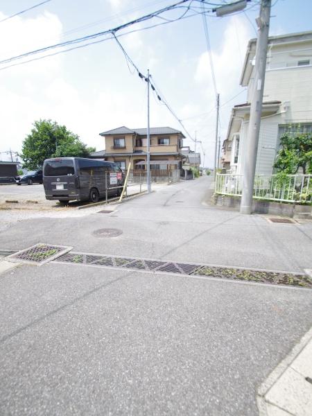 千葉市緑区あすみが丘東２丁目の前面道路含む現地写真画像