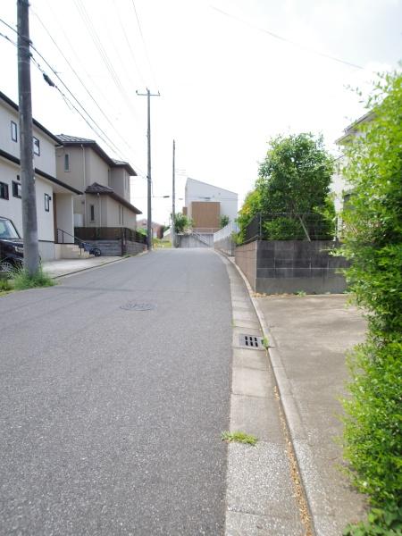 千葉市緑区あすみが丘東５丁目の前面道路含む現地写真画像