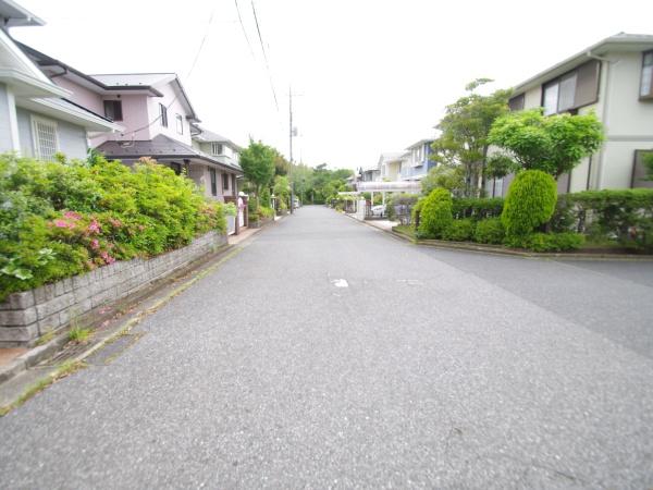 千葉市緑区あすみが丘６丁目の前面道路含む現地写真画像