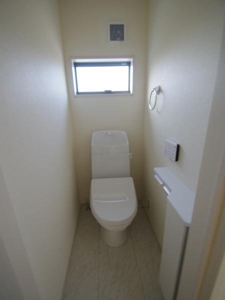 千葉市緑区あすみが丘１丁目　全３棟　１号棟のトイレ画像