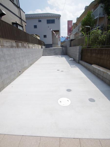 千葉市緑区あすみが丘１丁目　全３棟　１号棟の駐車場画像