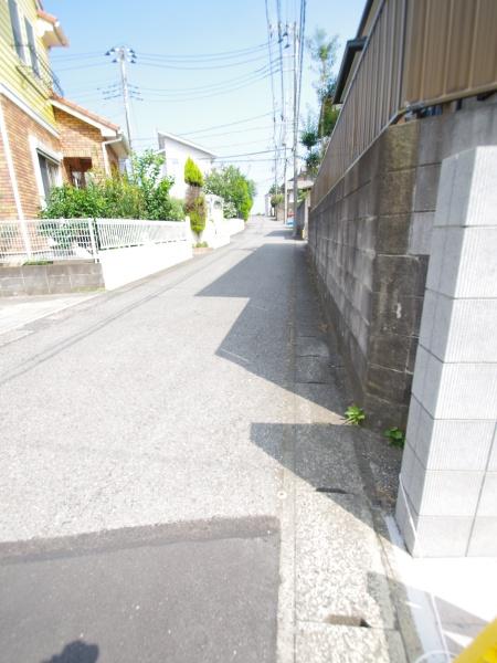 千葉市緑区あすみが丘１丁目　全３棟　１号棟の前面道路含む現地写真画像