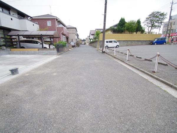 千葉市緑区あすみが丘１丁目　全３棟　２号棟の前面道路含む現地写真画像