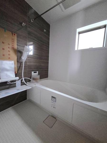 千葉市緑区あすみが丘１丁目　全３棟　３号棟のバス画像