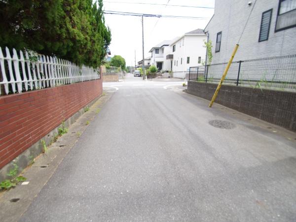 四街道市旭ケ丘１丁目の前面道路含む現地写真画像