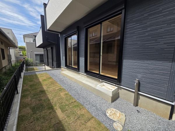 四街道市　旭ケ丘４丁目　全２棟　２期　２号棟の庭画像