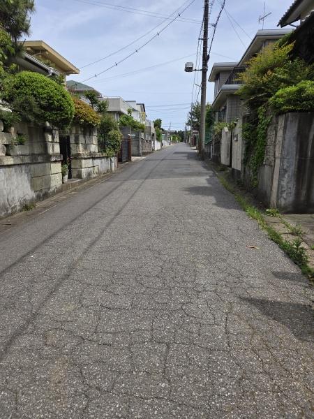 四街道市　旭ケ丘４丁目　全２棟　２期　２号棟の前面道路含む現地写真画像