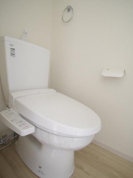 四街道市　旭ケ丘２丁目　８期全１棟１号棟のトイレ画像