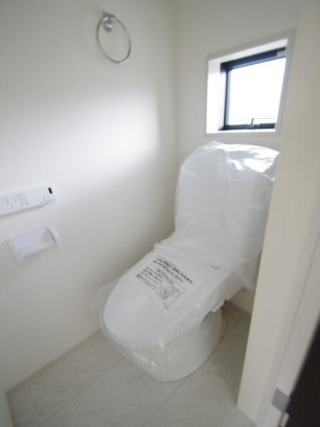 グラファーレ　四街道市旭ヶ丘９期全２棟１号棟のトイレ画像
