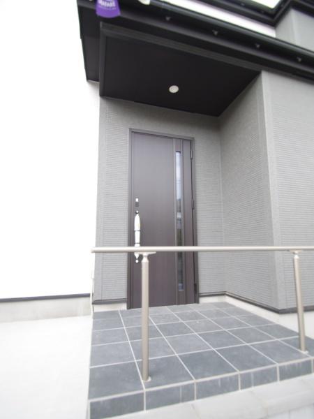 グラファーレ　四街道市旭ヶ丘９期全２棟１号棟の玄関画像