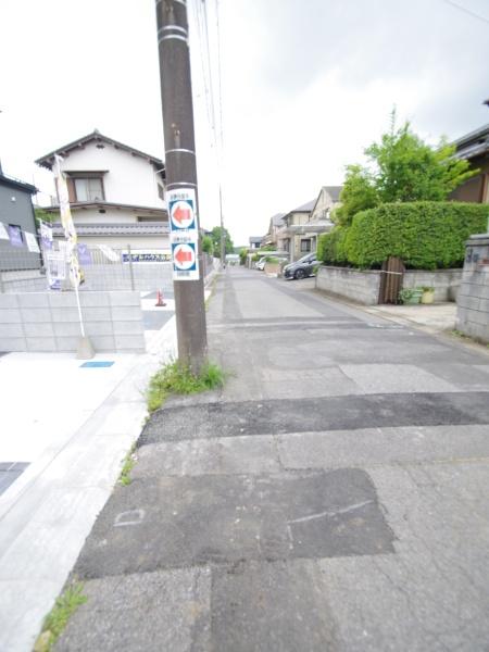 グラファーレ　四街道市旭ヶ丘９期全２棟２号棟の前面道路含む現地写真画像