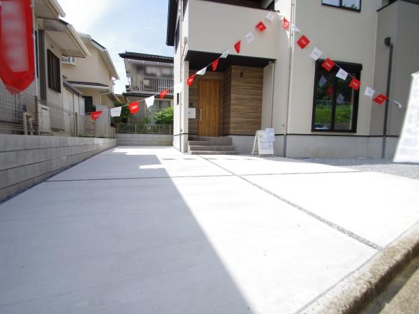 四街道市つくし座２丁目　７期　全１棟　１号棟の駐車場画像