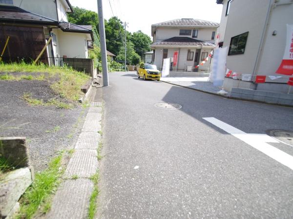 四街道市つくし座２丁目　７期　全１棟　１号棟の前面道路含む現地写真画像