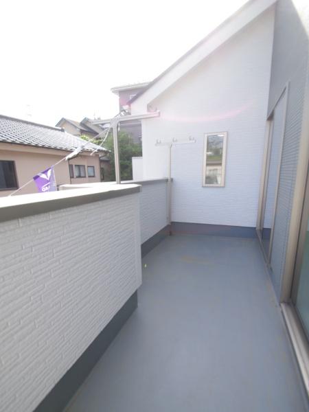 グラファーレ四街道市つくし座２丁目　３期全２棟１号棟のバルコニー画像