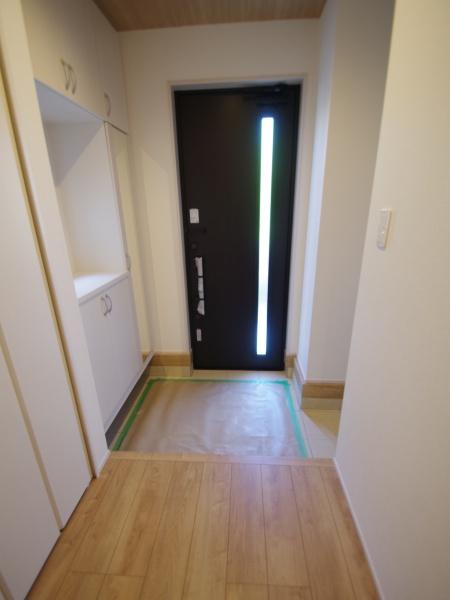 グラファーレ四街道市つくし座２丁目　３期全２棟１号棟の玄関画像