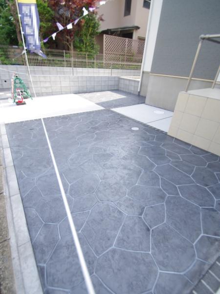 グラファーレ四街道市つくし座２丁目　３期全２棟１号棟の駐車場画像