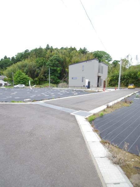 comZVillage東金市田間・全11区画・8号棟の前面道路含む現地写真画像
