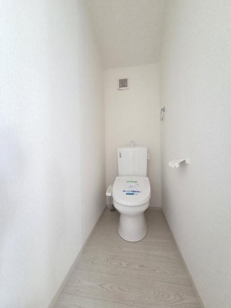 四街道市　栗山　３期　全２棟　２号棟のトイレ画像