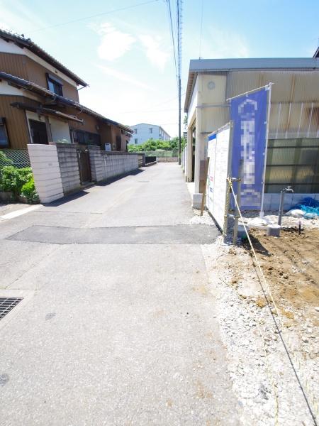 グラファーレ　四街道市　和良比　９期　２棟　２号棟の前面道路含む現地写真画像