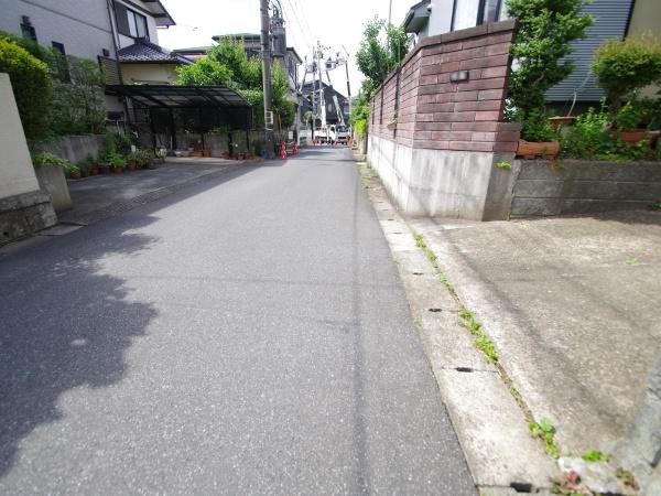 四街道市　さちが丘１丁目の前面道路含む現地写真画像