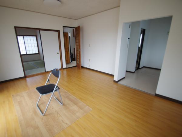 八街市　八街はのリビング画像