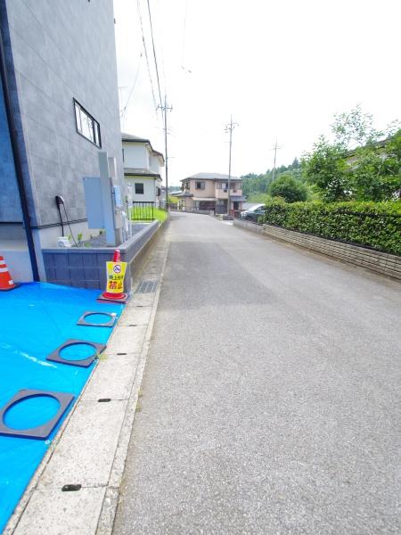 山武市　姫島（さんむし　ひめしま）１号棟の前面道路含む現地写真画像