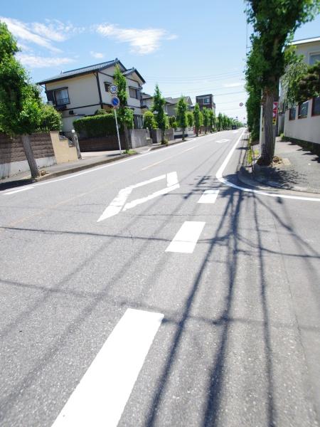 四街道市　旭ケ丘４丁目・３期・全２棟・２号棟の前面道路含む現地写真画像