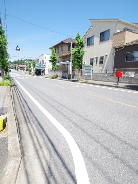四街道市　旭ケ丘４丁目・３期・全２棟・２号棟の前面道路含む現地写真画像