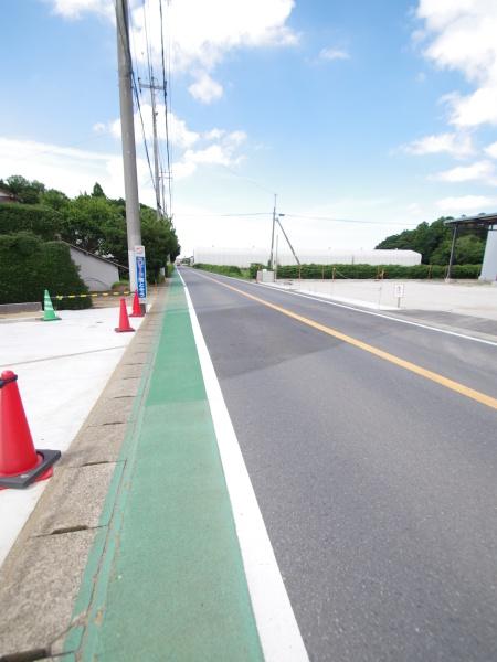 新築戸建八街市　八街ほ（やちまたし　やちまたほ）の前面道路含む現地写真画像