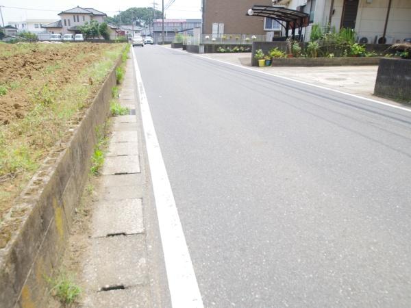 八街市　八街に（やちまたし　やちまた　に）の前面道路含む現地写真画像