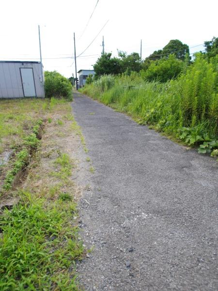 東金市　家徳（とうがねし　かとく）の前面道路含む現地写真画像