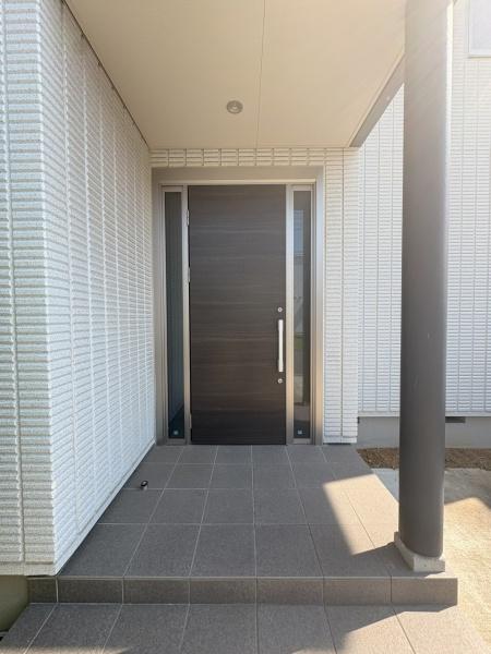 千葉市緑区高田町（ちばし　みどりく　たかだちょう）の玄関画像