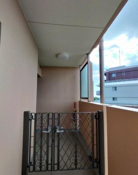 パインズマンション成田の玄関画像