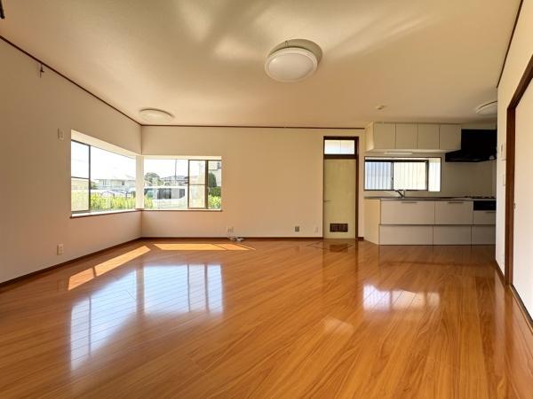 大網白里市　富田のリビング画像
