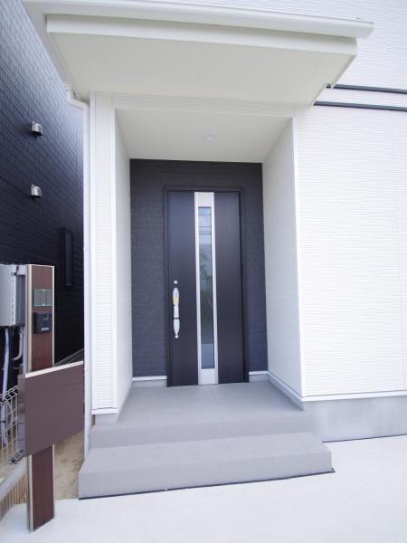 成田市　美郷台　全５棟　Ａ号棟の玄関画像