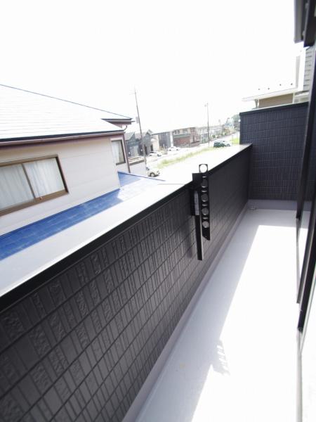 成田市　美郷台　全５棟　Ｂ号棟のバルコニー画像