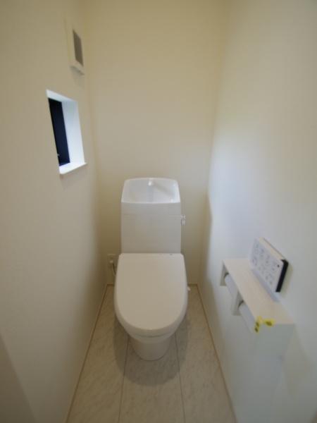 成田市　美郷台　全５棟　Ｅ号棟のトイレ画像