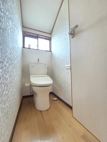 八街市八街ろの中古一戸建のトイレ画像