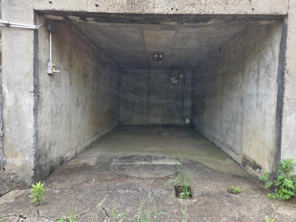 八街市八街ろの中古一戸建の駐車場画像