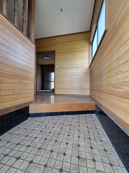八街市八街ろの中古一戸建の玄関画像