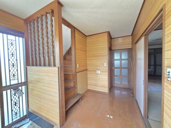 八街市八街ろの中古一戸建の玄関画像