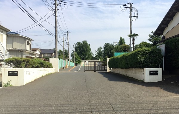 八街市　八街ほ　T区　５号棟の中学校画像